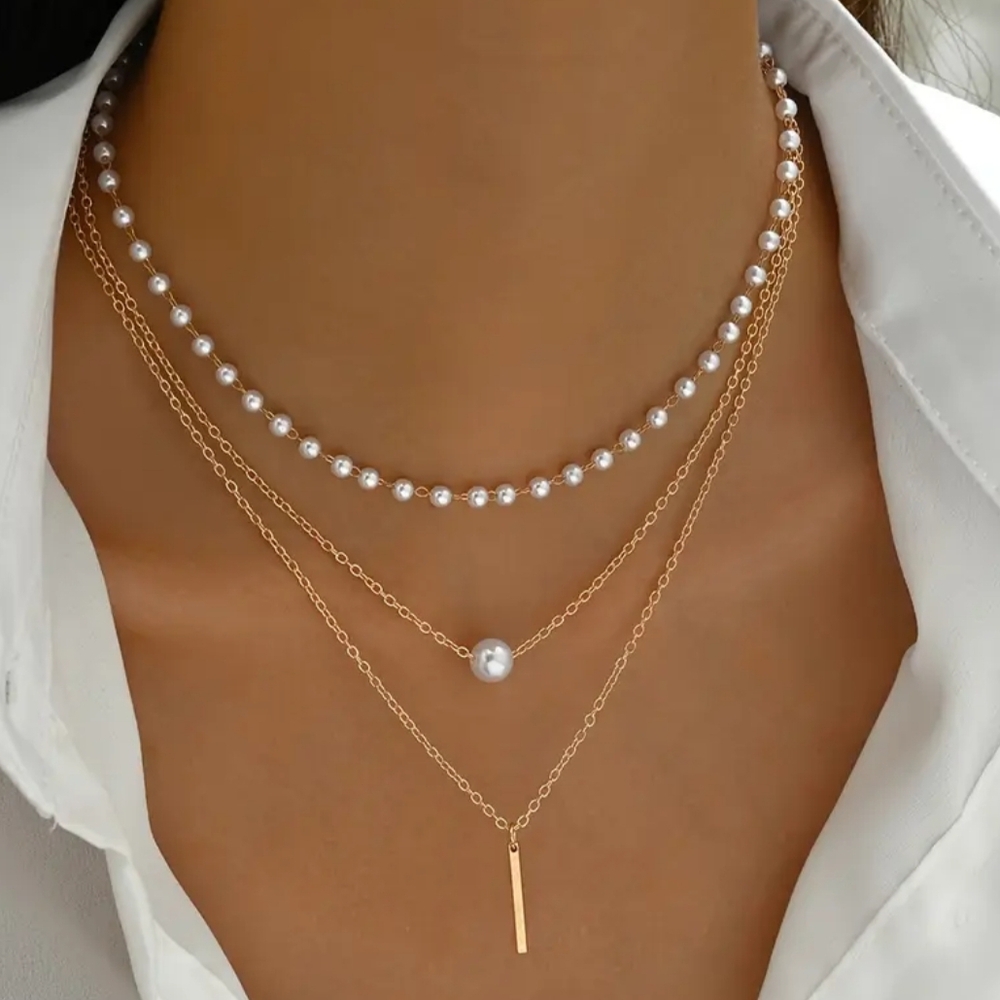 Elegant Gold and Pearl Layered Necklace